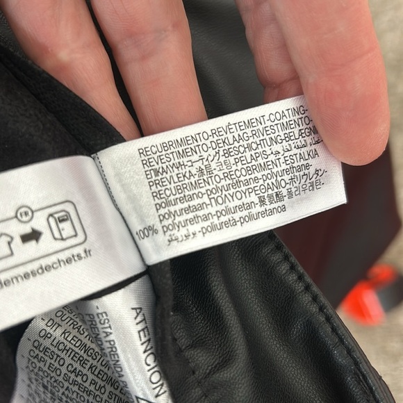 Zara FAUX LEATHER MINI FLARED CROPPED PANTS - Picture 12 of 13